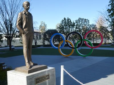 オリンピックミュージアム　国立競技場　クーベルタン像

