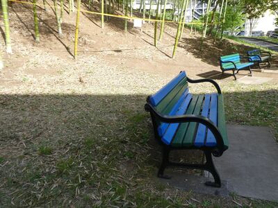 吾妻山公園のベンチ
