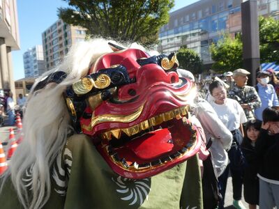 センター南駅前　獅子舞
