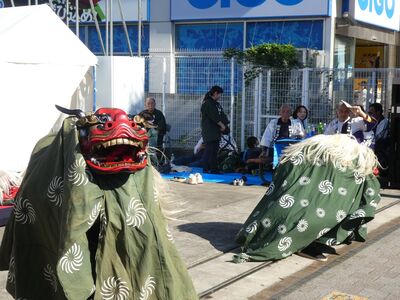 センター南駅前　獅子舞
