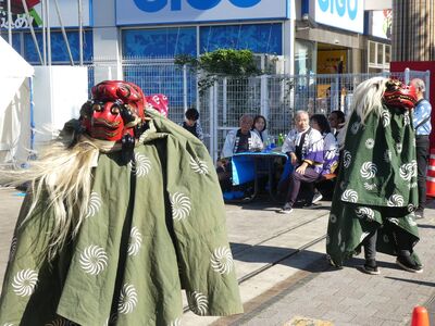 センター南駅前　獅子舞
